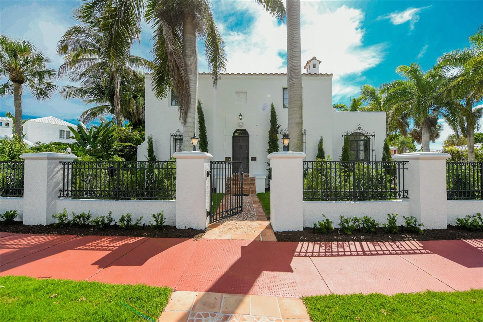 76 S Washington Dr, FL