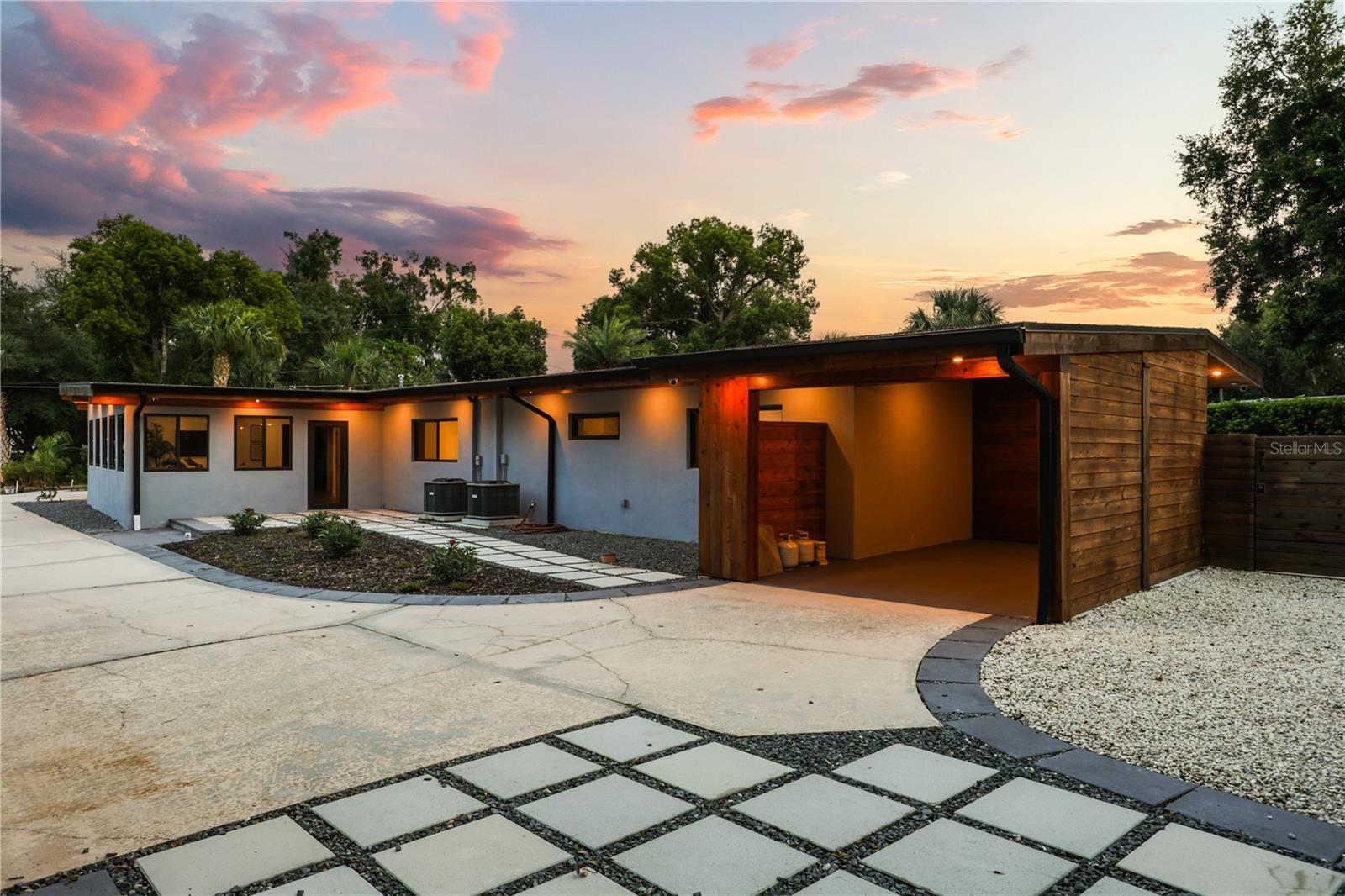 541 Manor Road, FL