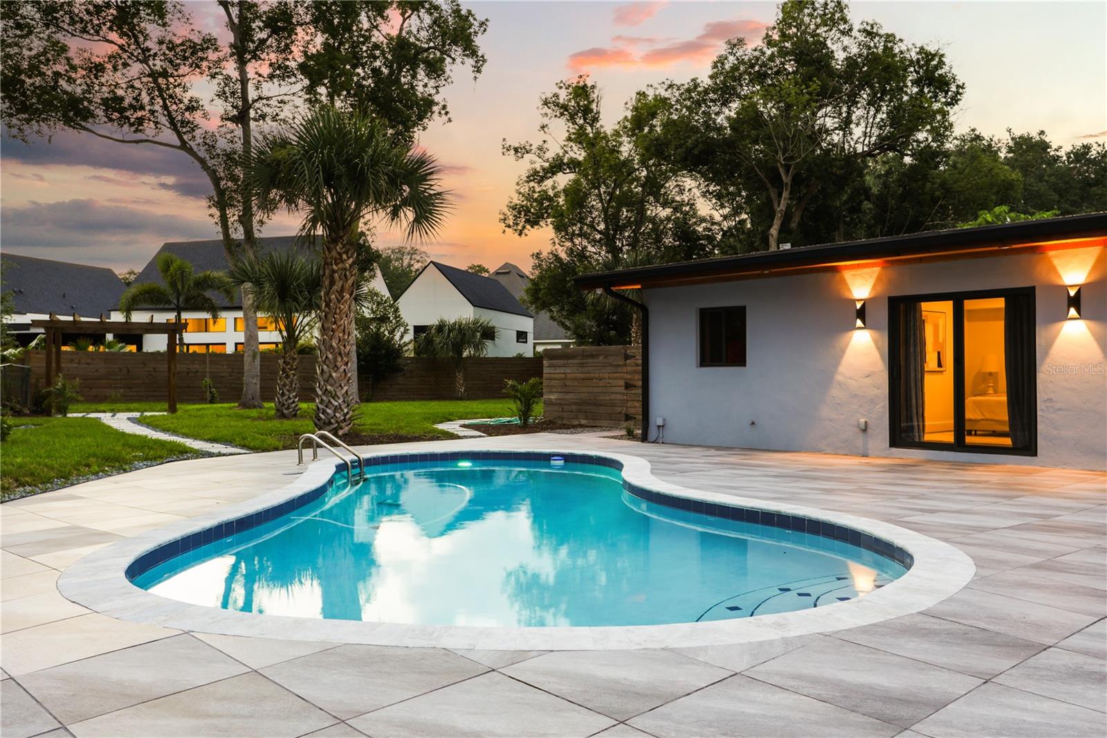541 Manor Road, FL
