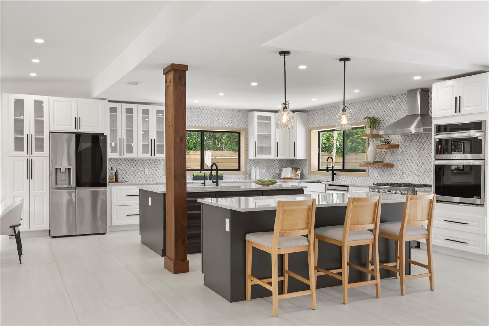 541 Manor Road, FL