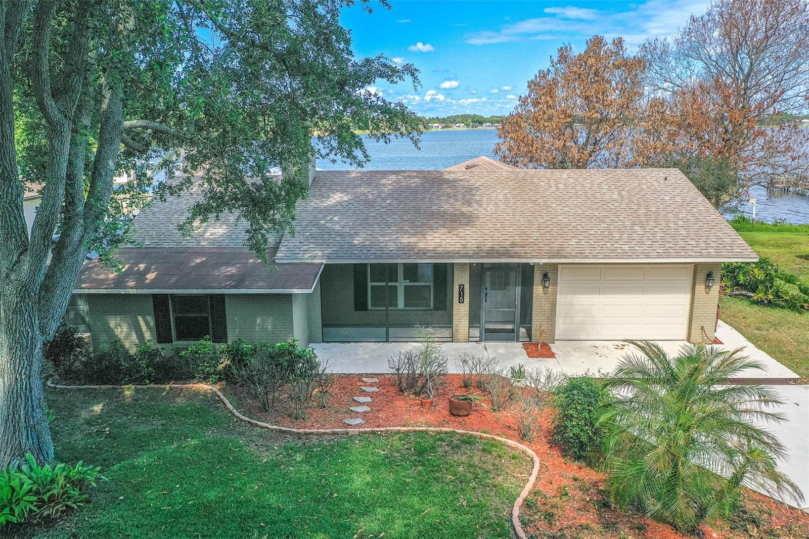715 S Lakeside Ter, FL