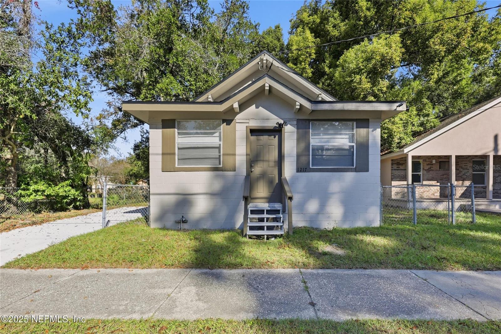 1217 W 29th St, FL