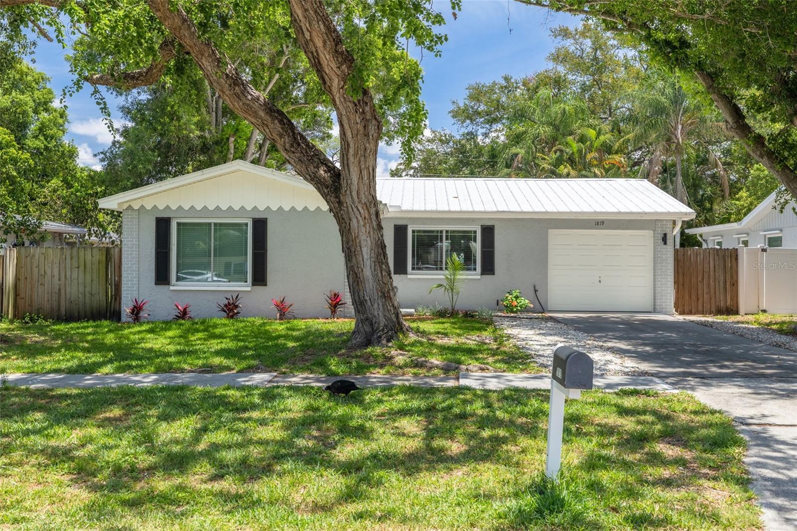 1819 West Drive, FL