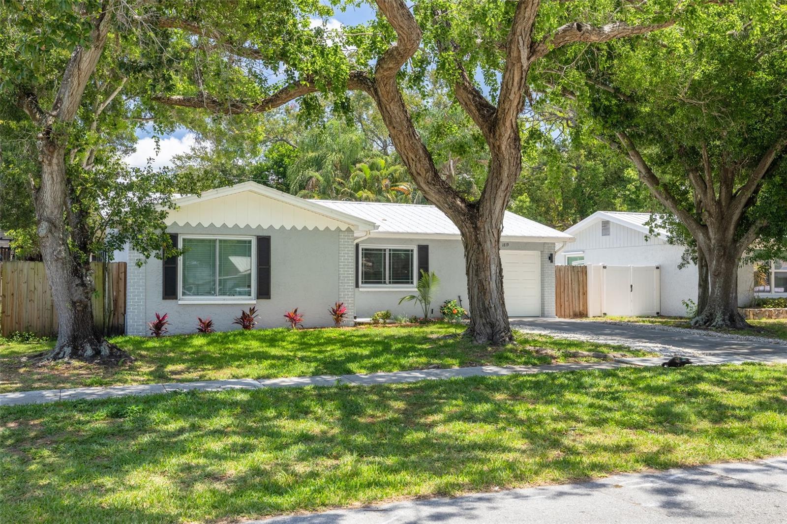 1819 West Drive, FL