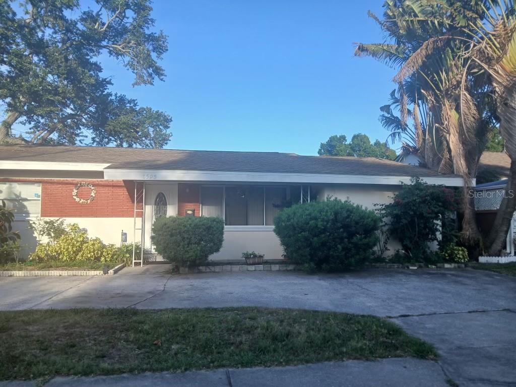 8595 52nd St N, FL