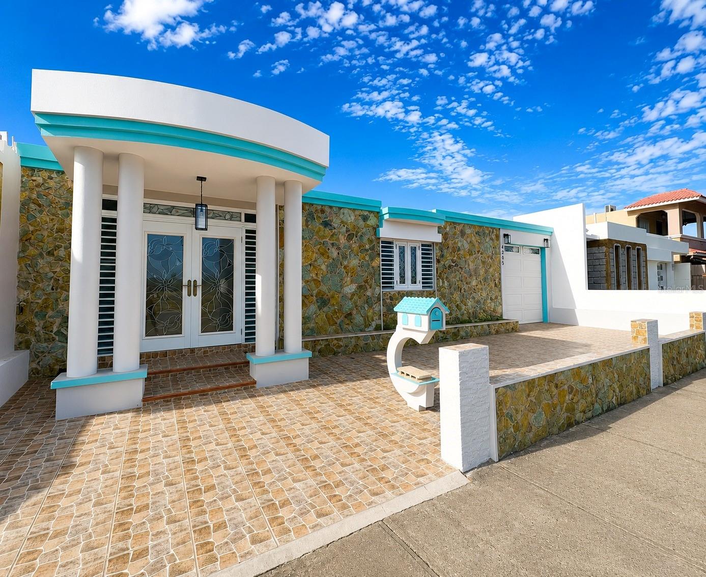 4205 Urb Villa Del Carmen Ave. Constancia, PR