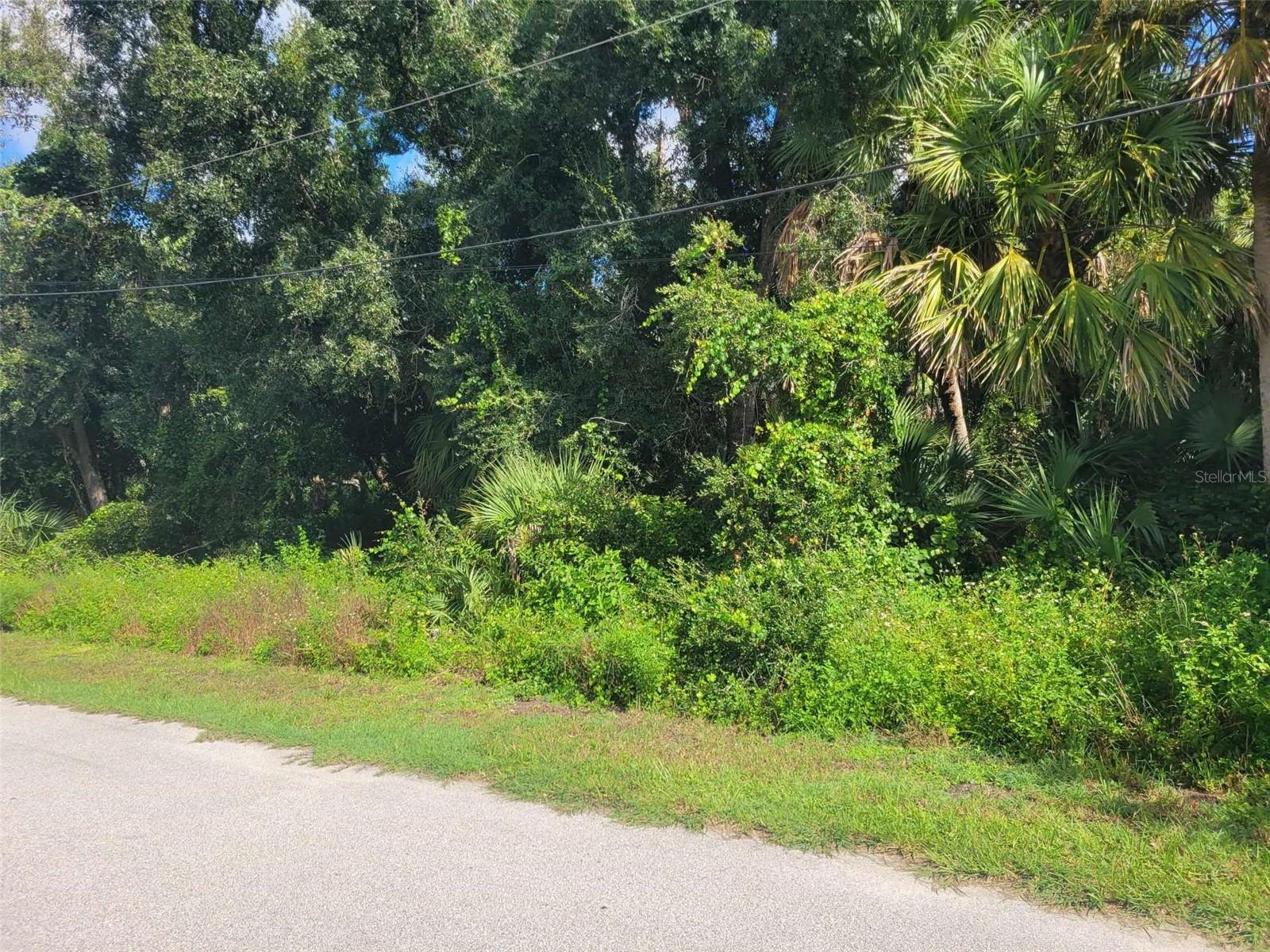 April Ave, FL