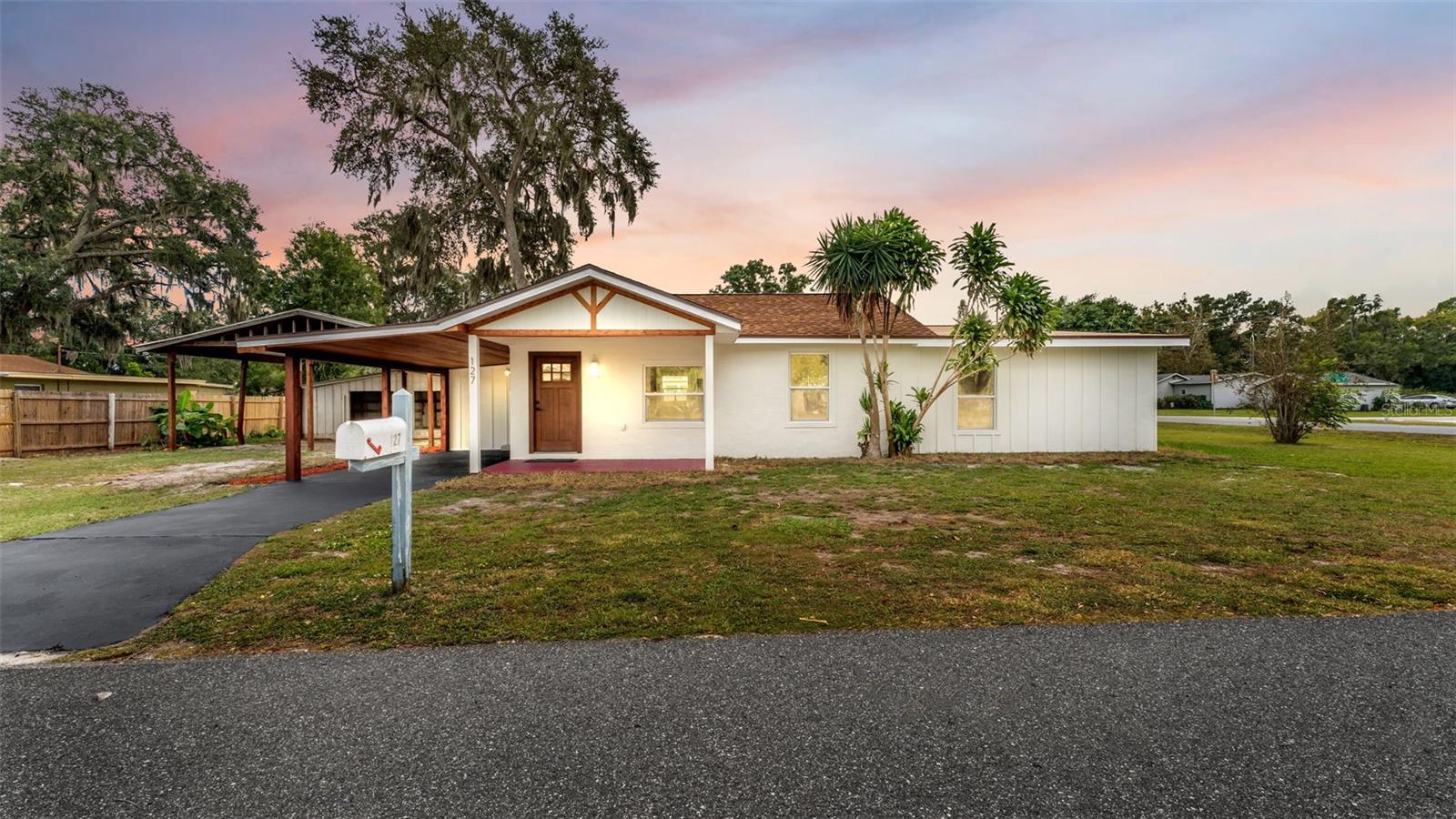 127 Colonial Dr, FL