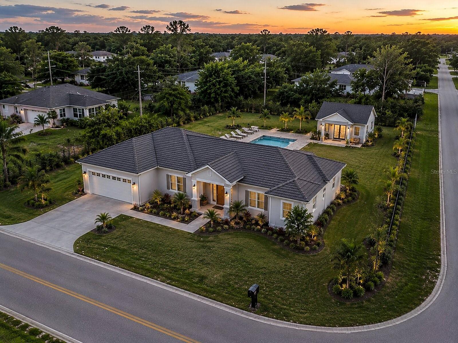 De Leon Dr, FL