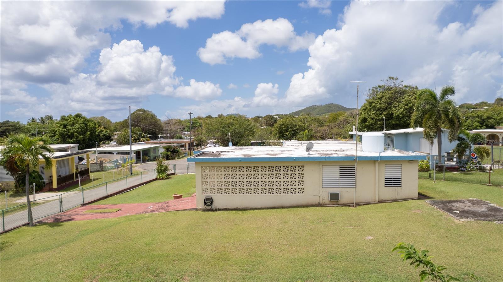 195 Calle Almendro, PR