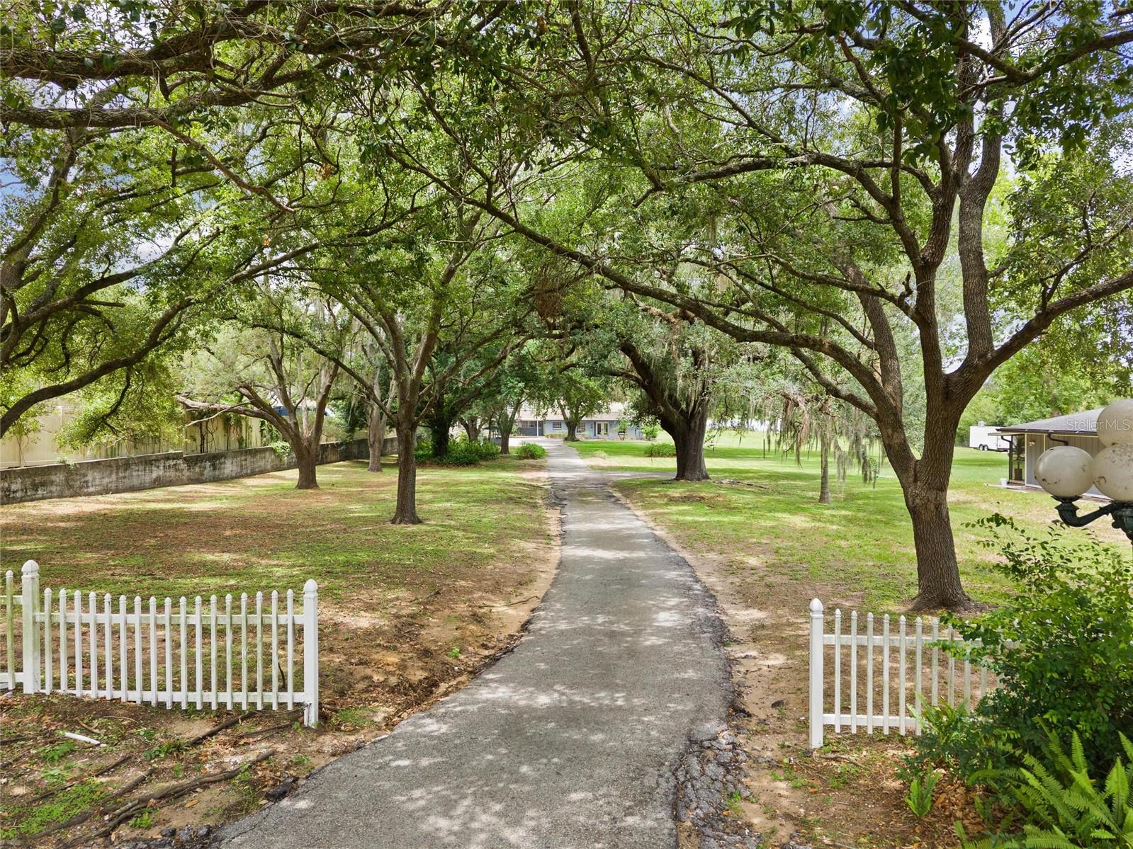 498 Lakewood Drive, FL