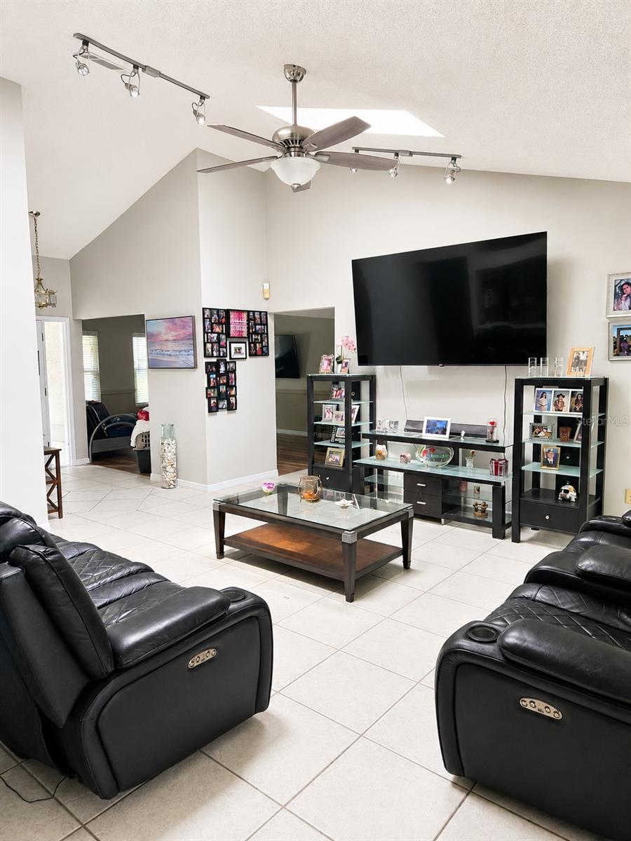 2067 Majestic Woods Boulevard, FL