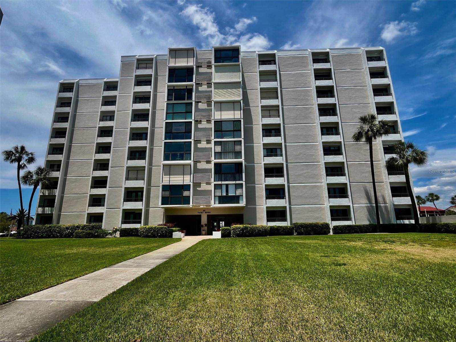 851 Bayway Blvd #405, FL