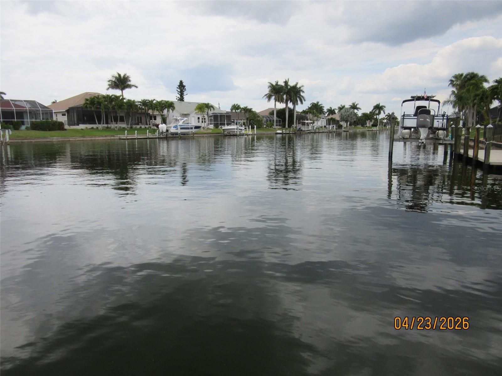 562 Monaco Dr, FL