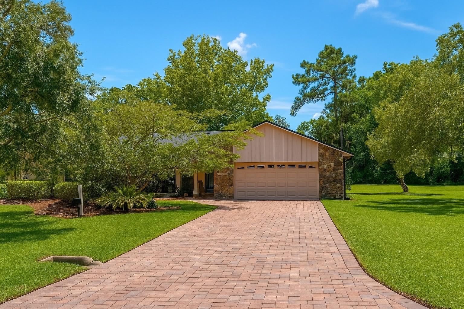 605 Water Oak Ln, FL