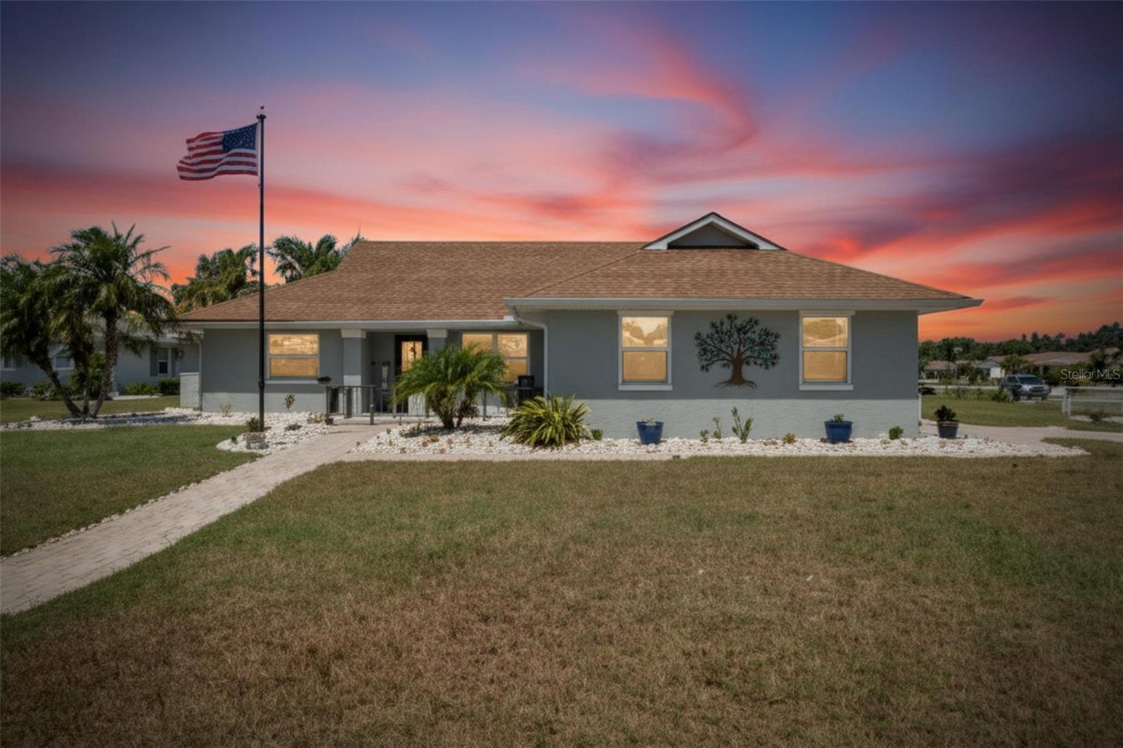 2002 E View Dr, FL