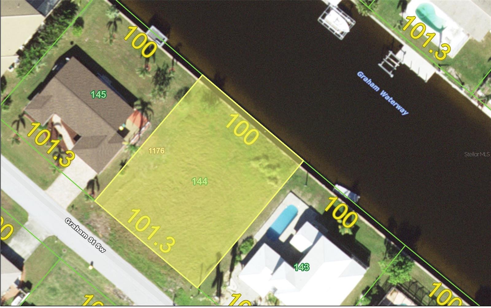 122 Graham St Sw, FL