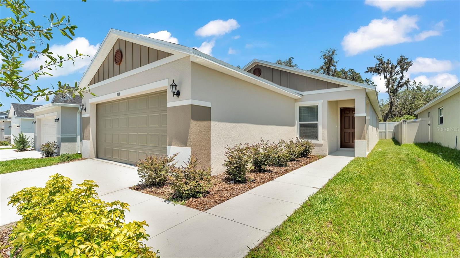 727 Chestnut Ln, FL