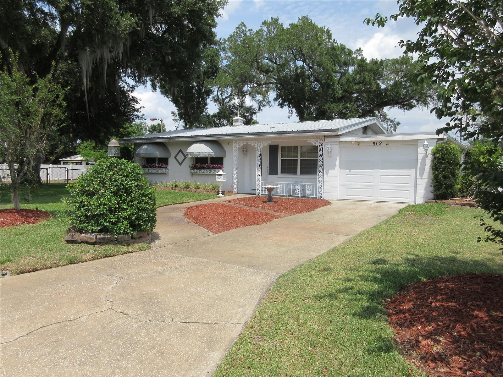 902 N Crystal Ter, FL