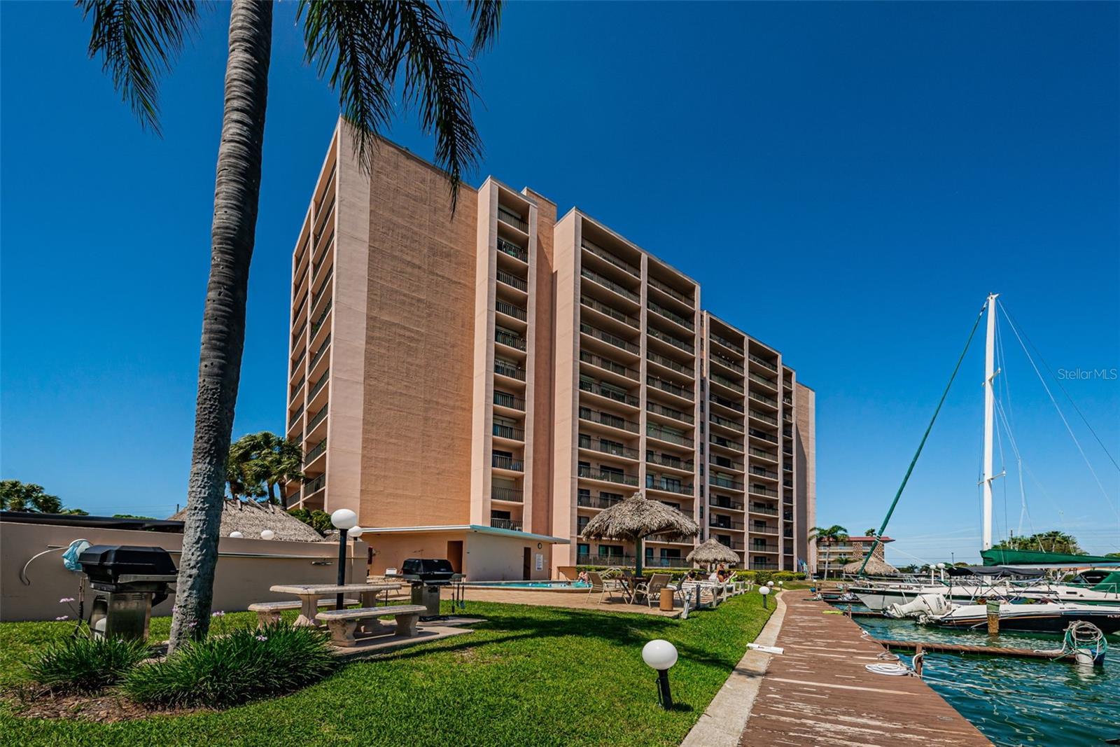 51 Island Way #306, FL