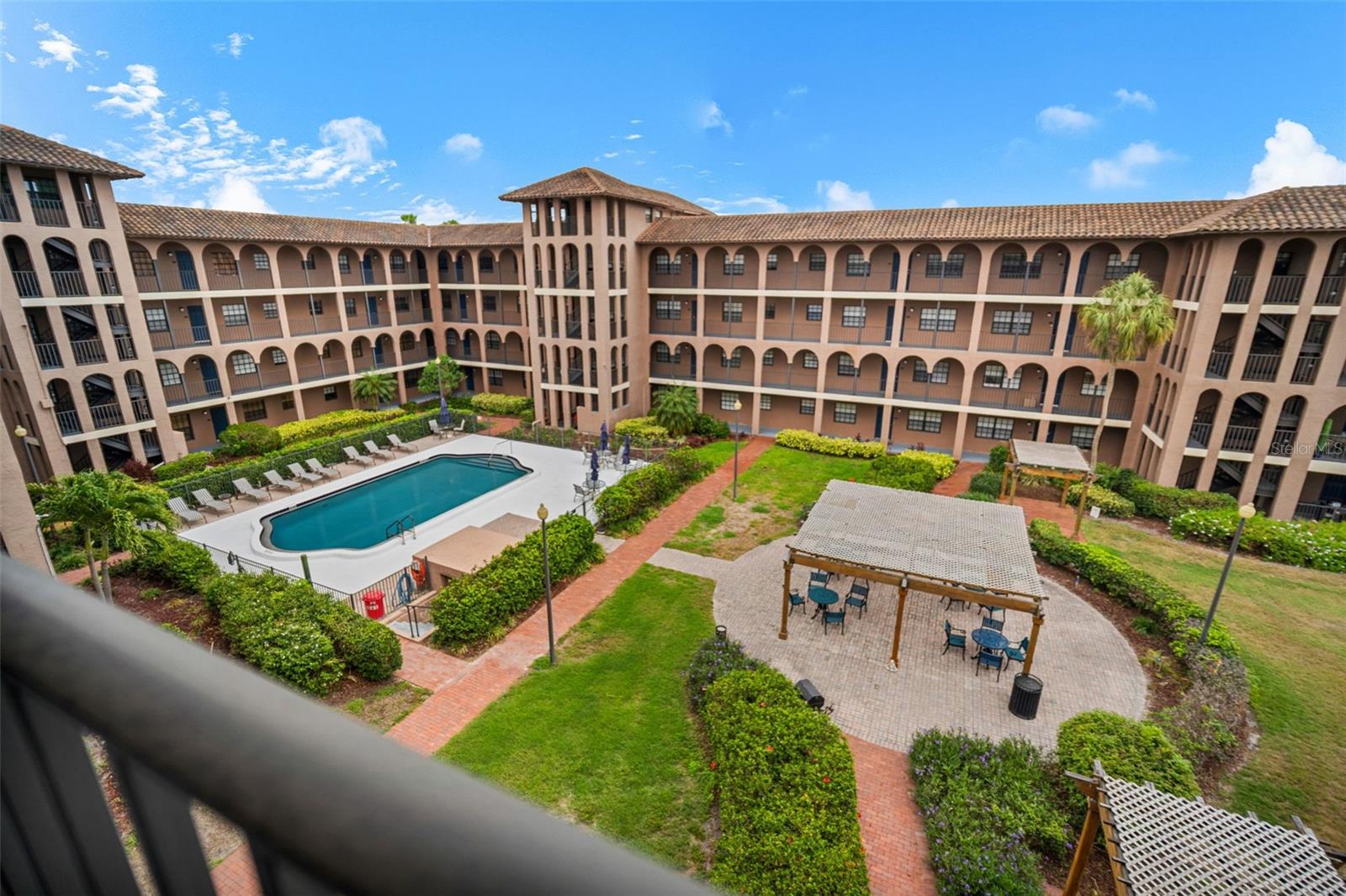 6100 Gulfport Blvd S #402, FL