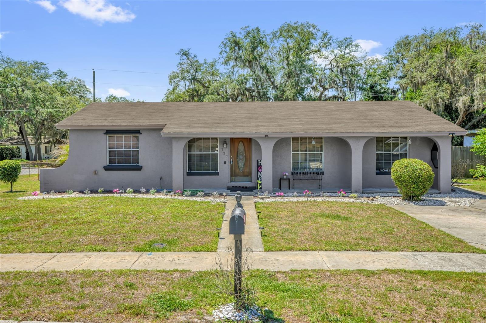 727 Baywood Circle, FL
