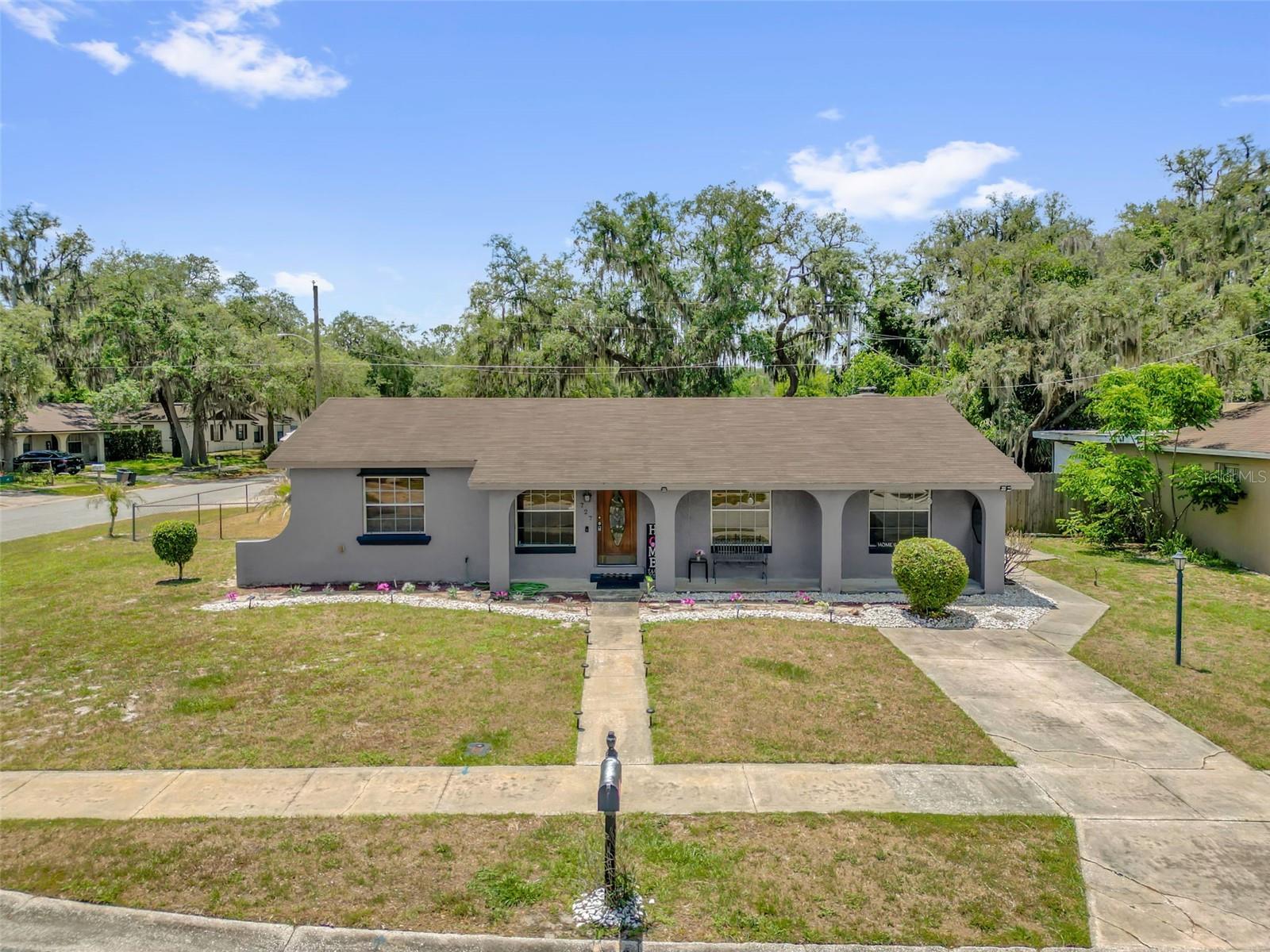 727 Baywood Circle, FL