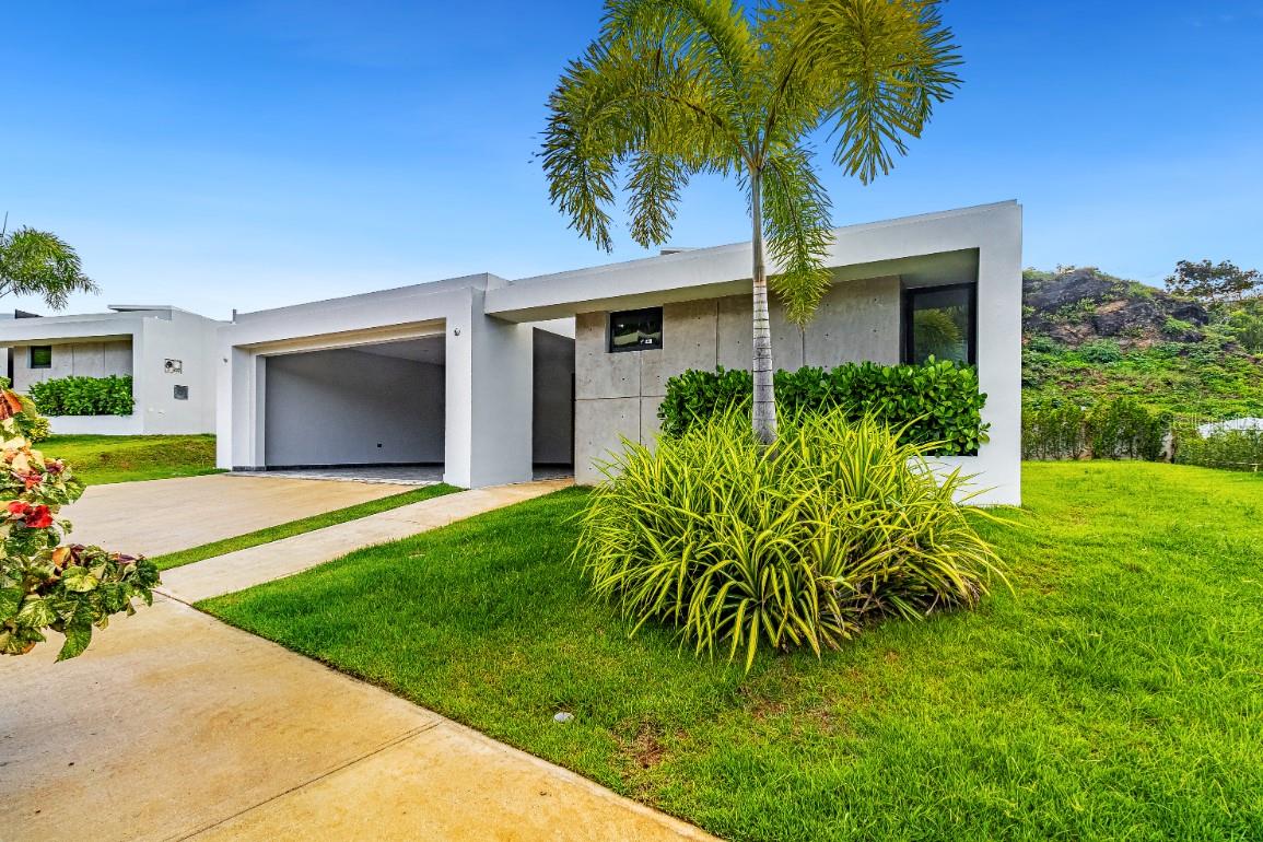 238 Urb. Monteazul, PR