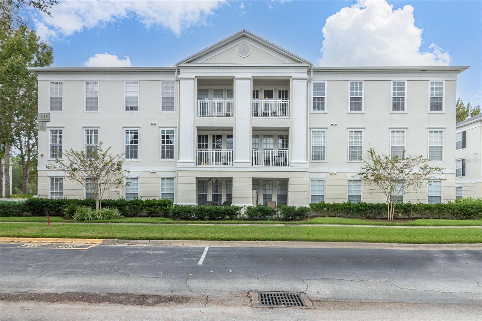 233 Goldenrain Dr #202, FL