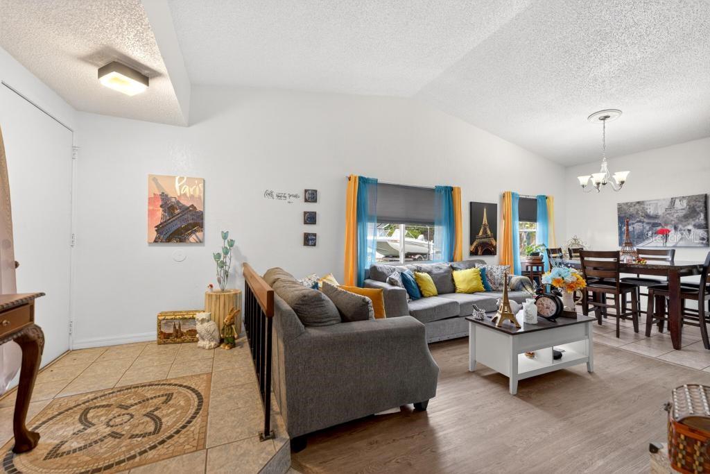 214 Perth Court, FL