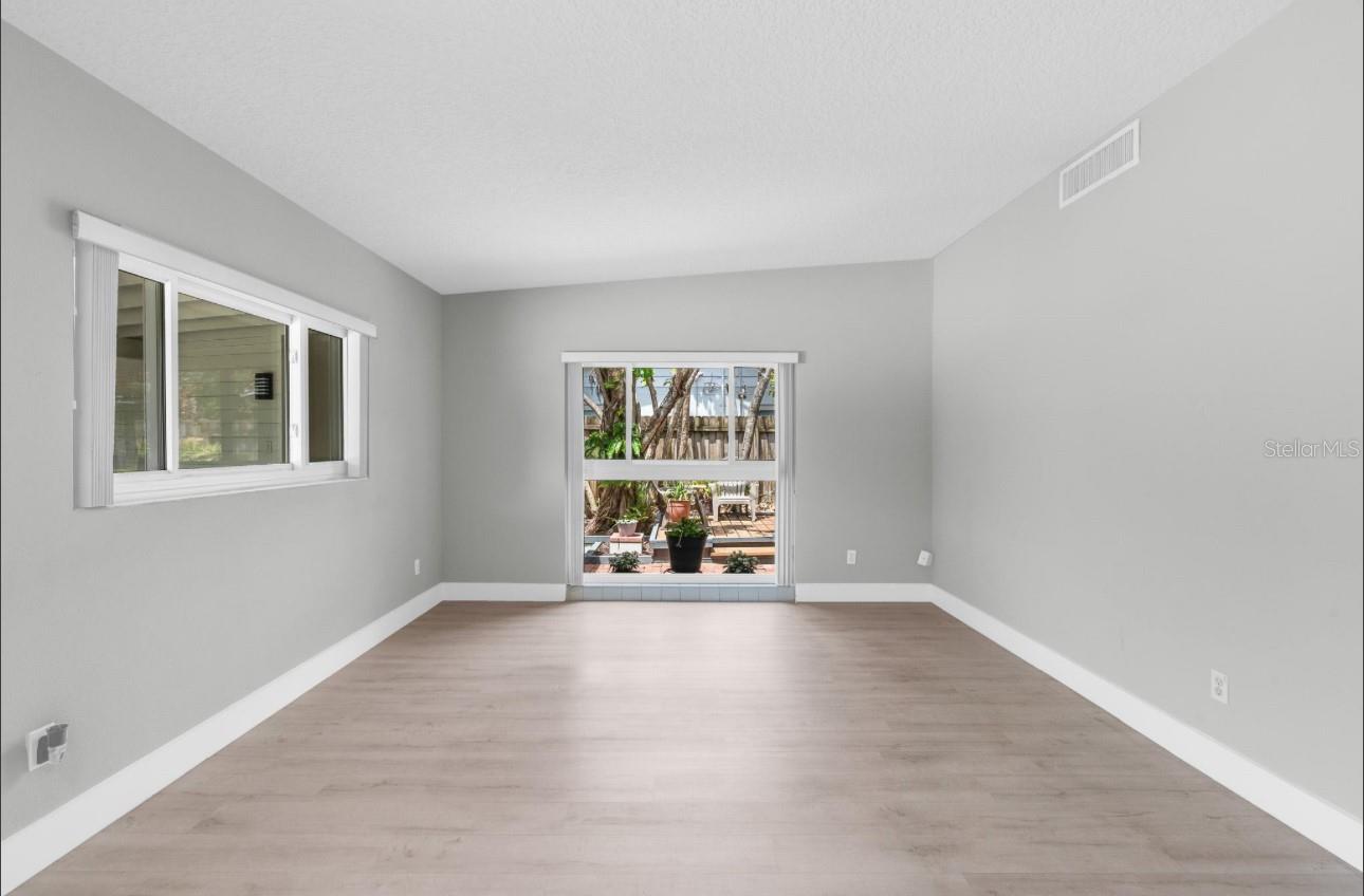 2215 Woodcrest Drive, FL