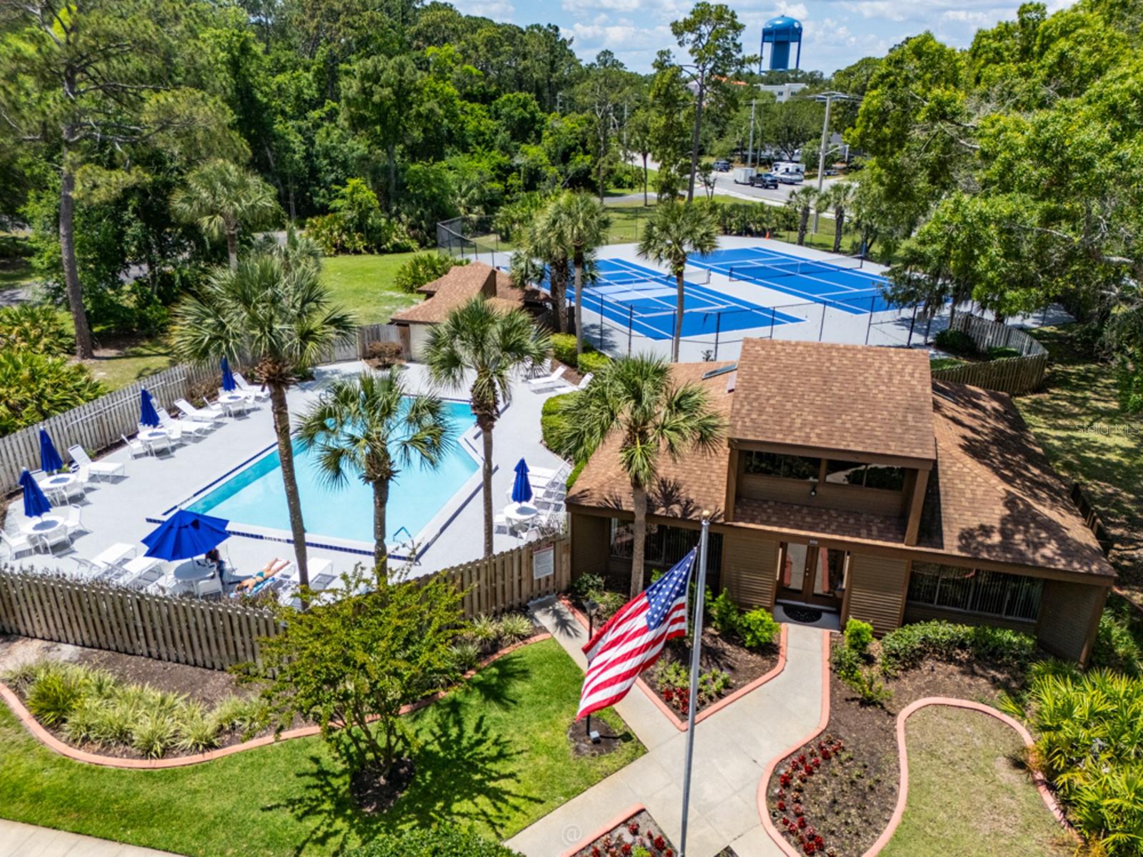 18 Salisbury Court, FL
