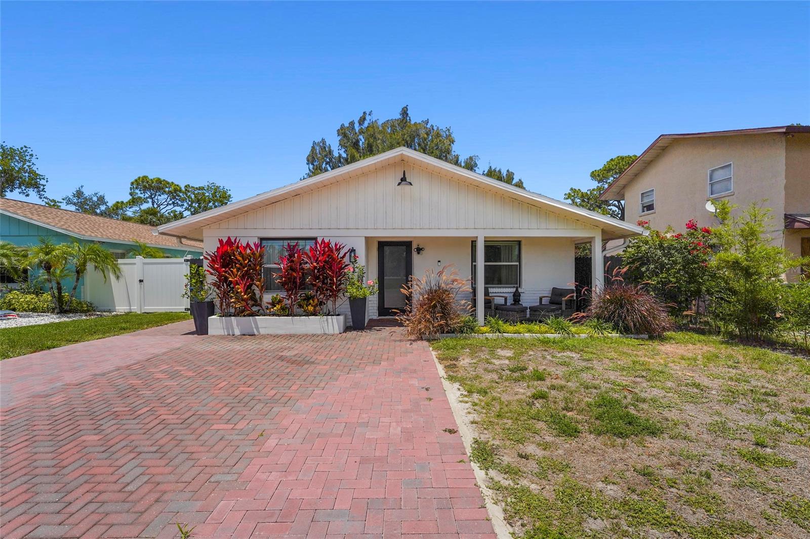831 Winter Garden Drive, FL