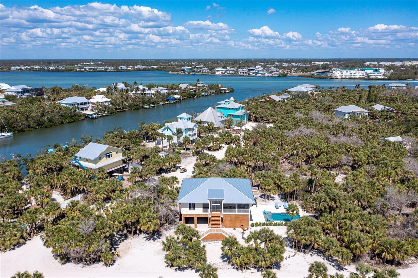32 Palm Dr, FL