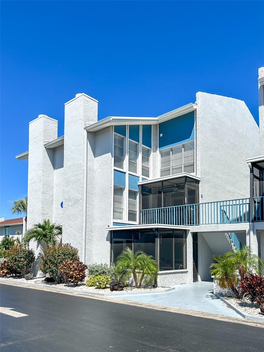 315 Medallion Blvd #F, FL