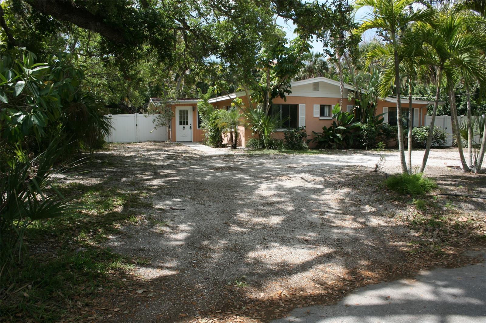 144 Garden Ln, FL