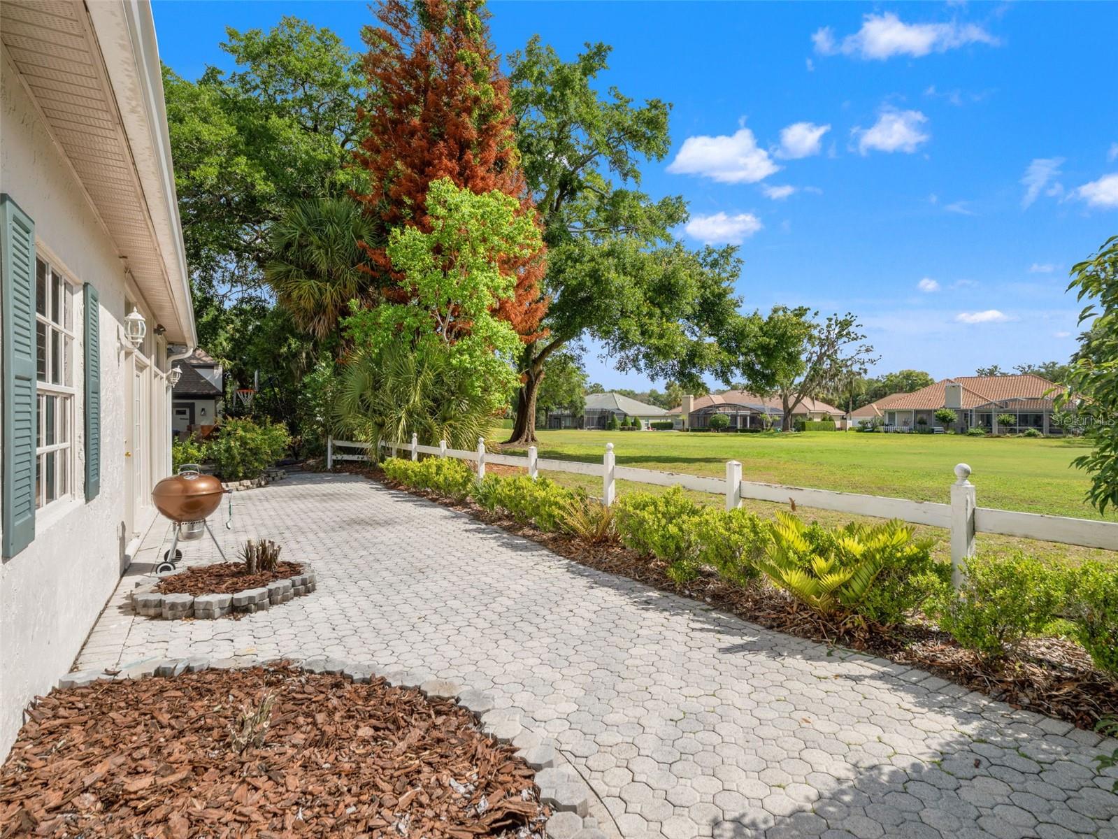 1557 Oak Tree Court, FL