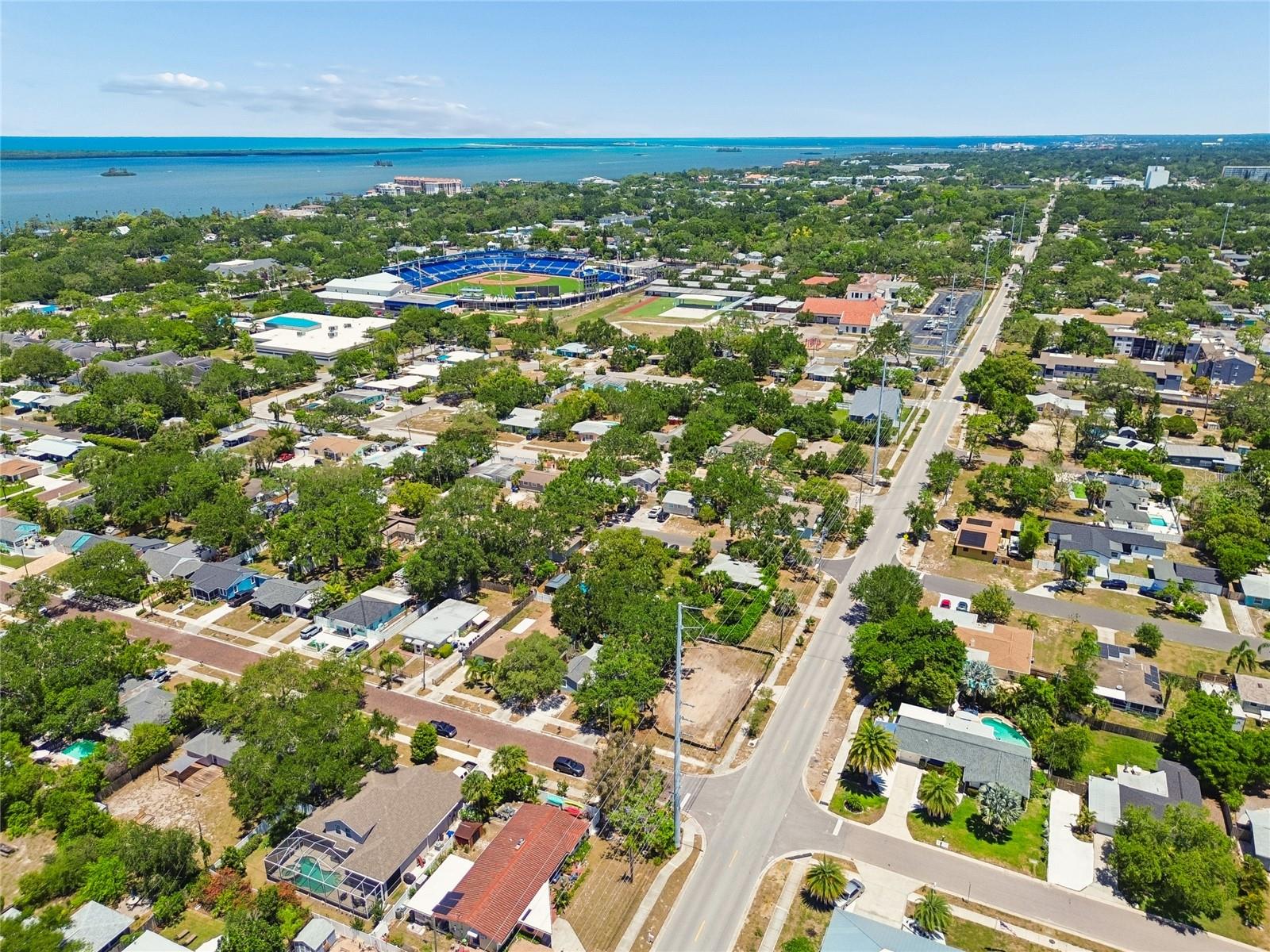 558 Roanoke St, FL