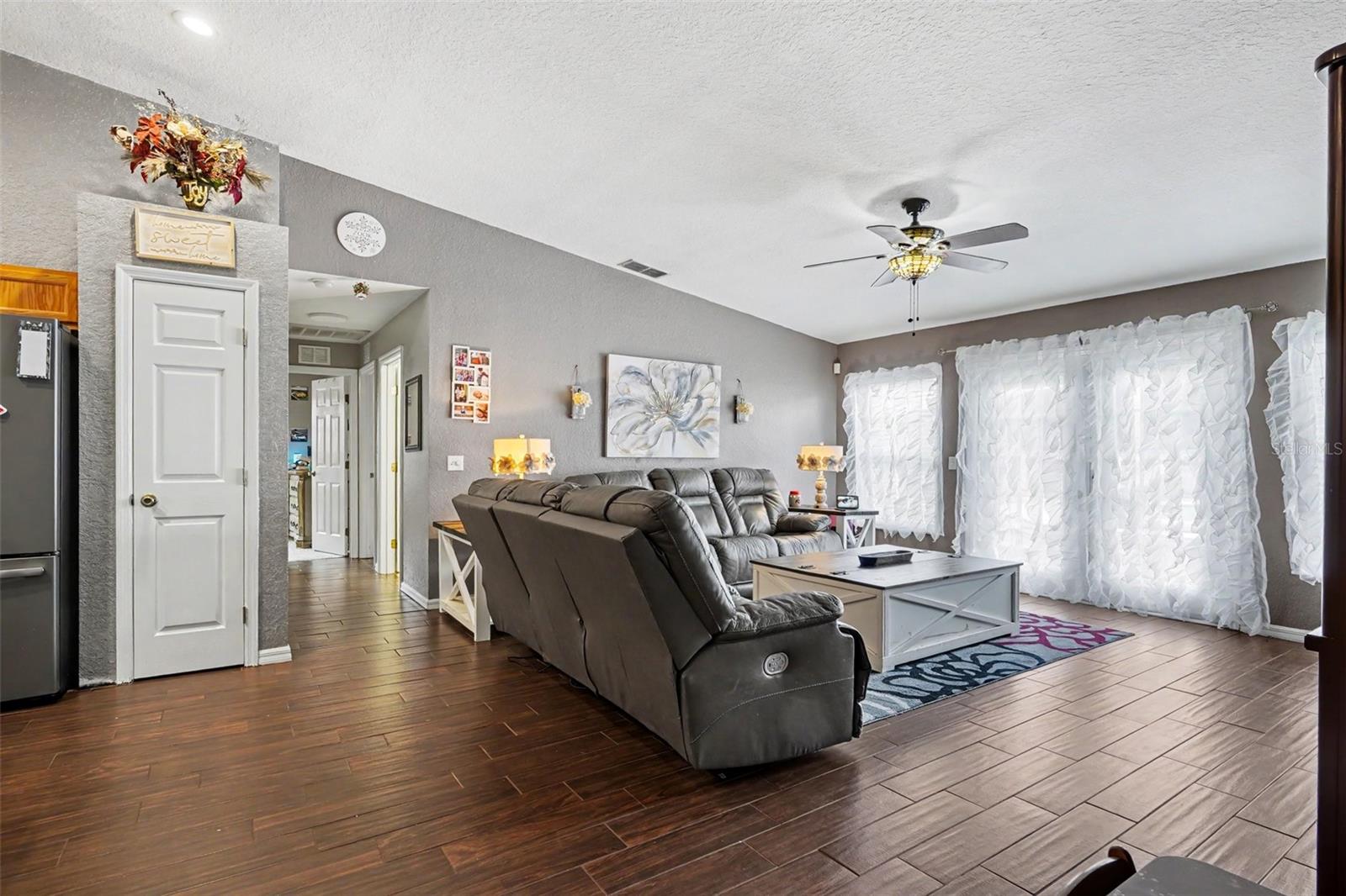 423 Majestic Gardens Blvd, FL