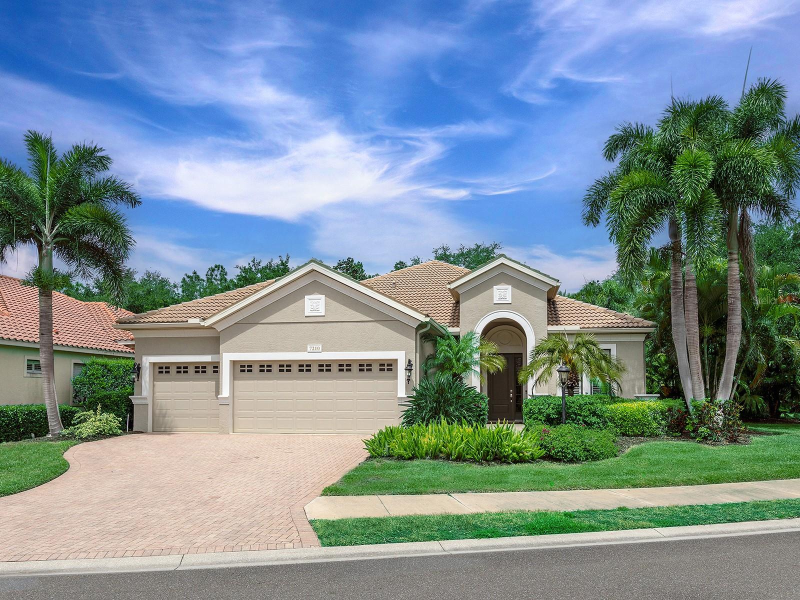 7210 Lake Forest Glen, FL