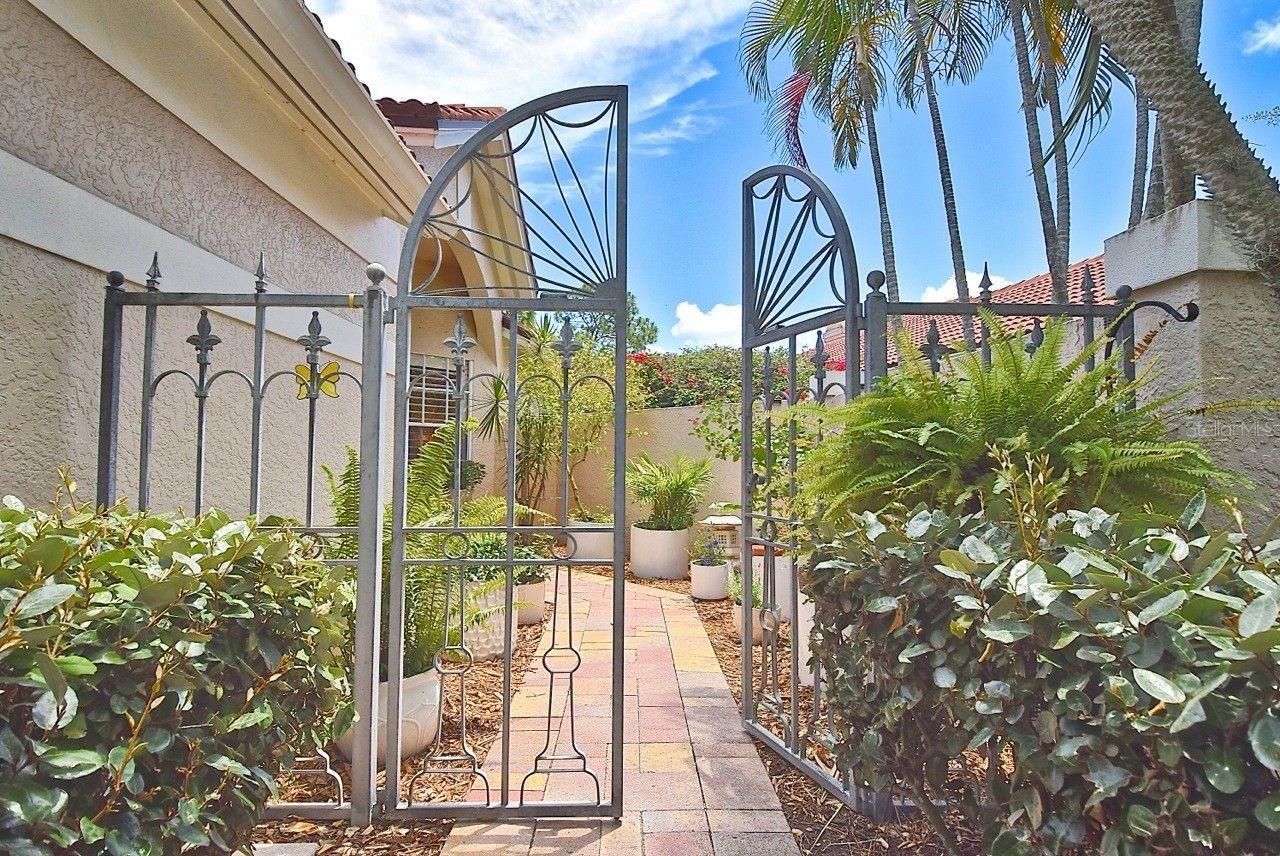 3890 Lyndhurst Court, FL
