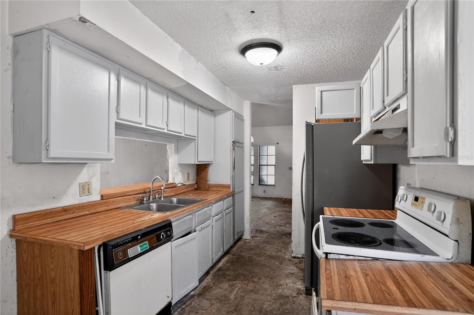 613 Charing Cross Court, FL