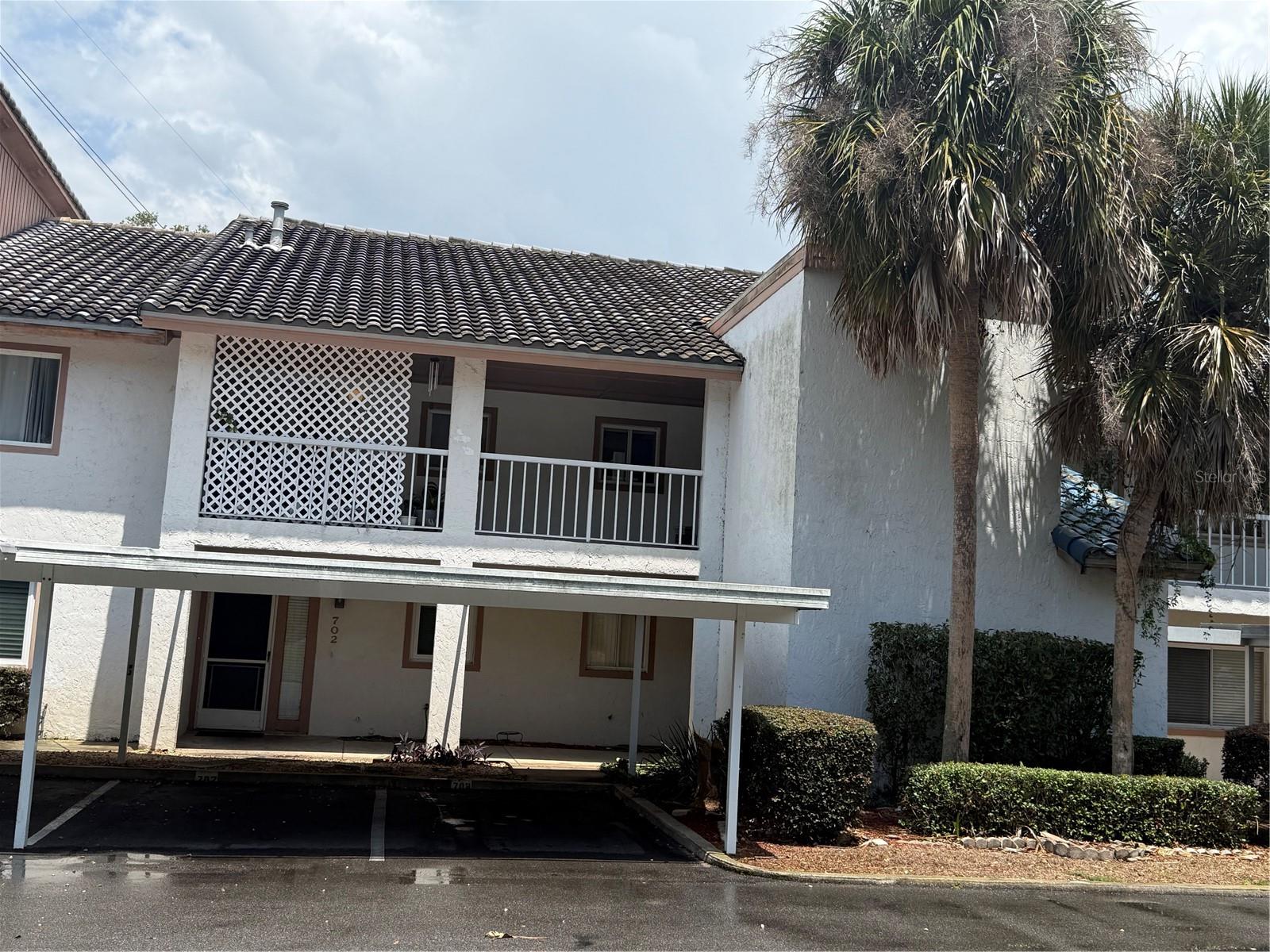 702 Country Lane, FL