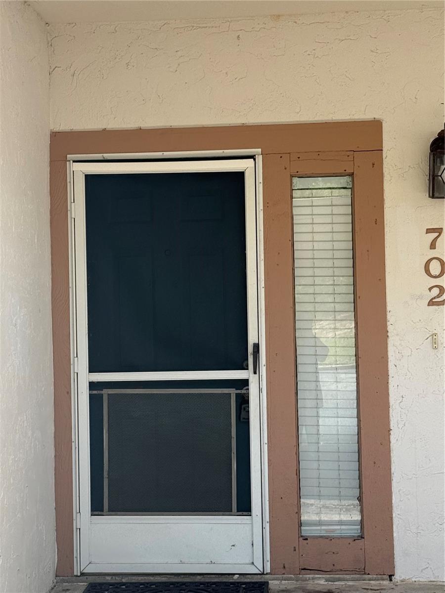 702 Country Lane, FL