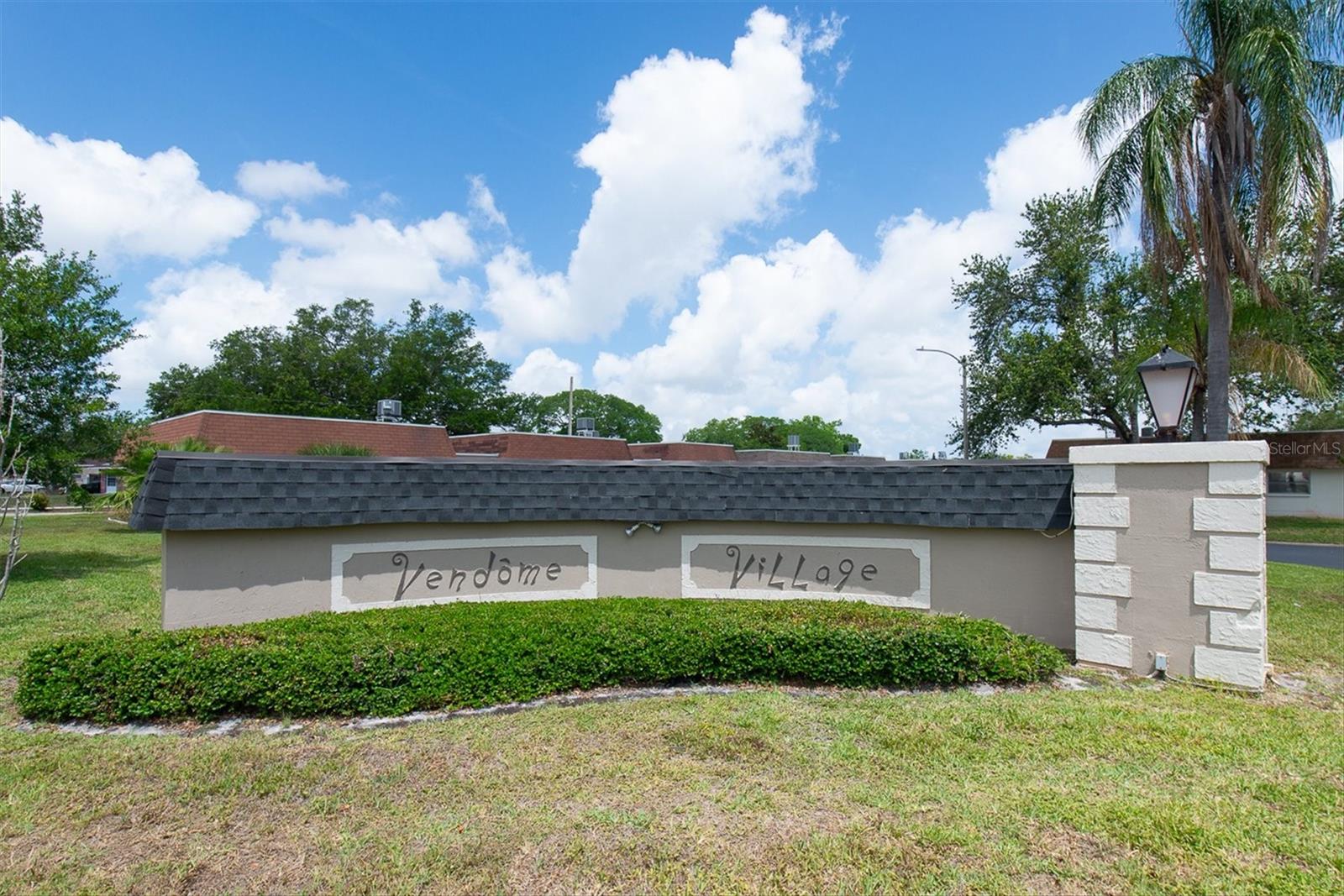 6915 Versailles, FL