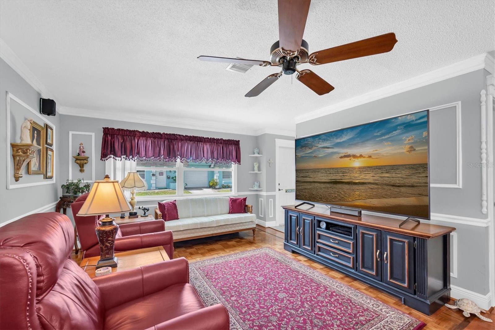 6915 Versailles, FL