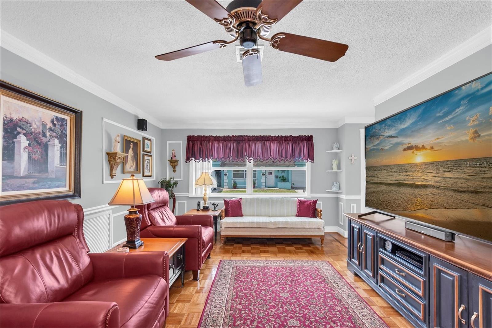 6915 Versailles, FL