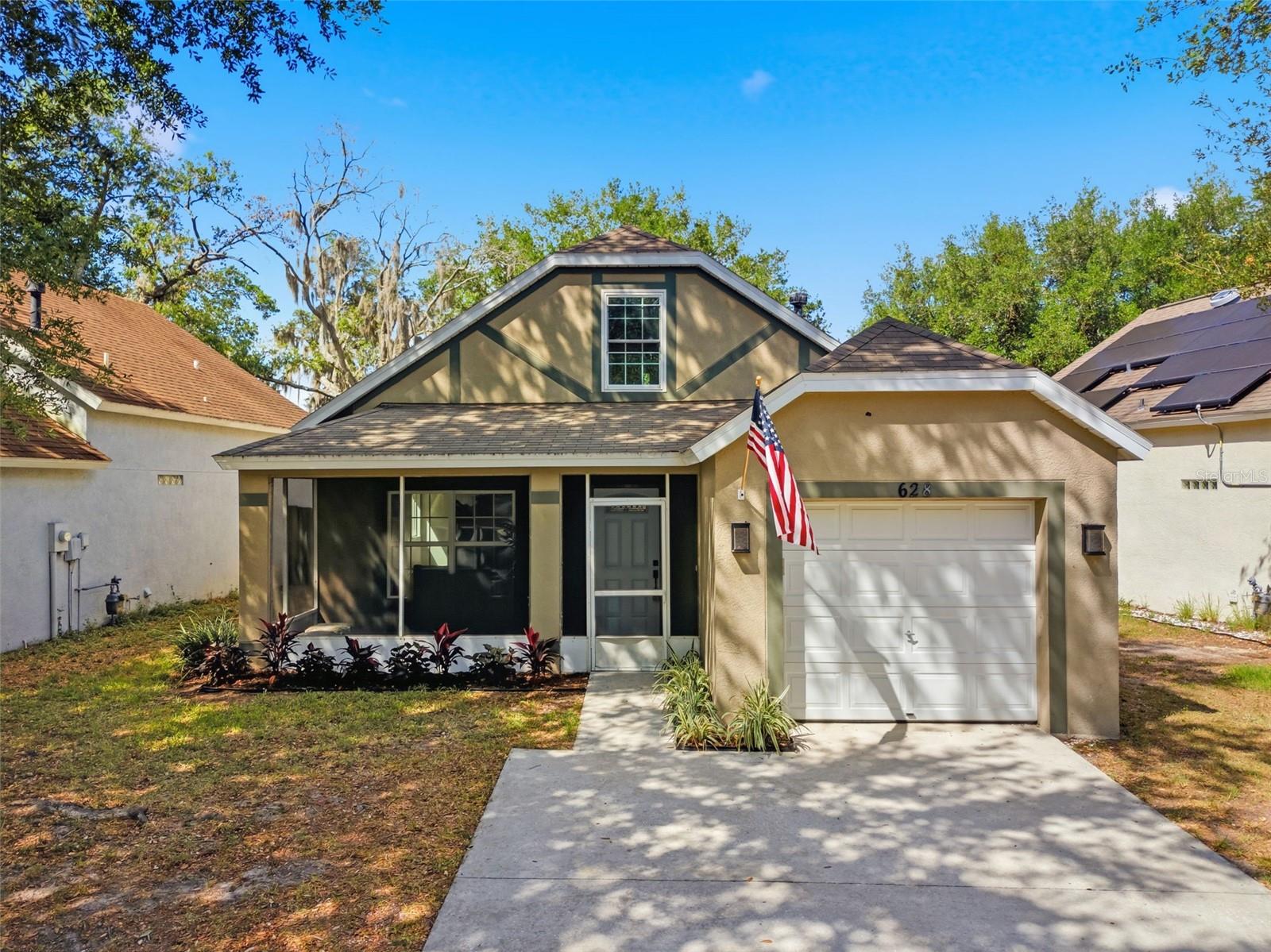 628 Cape Cod Cir, FL