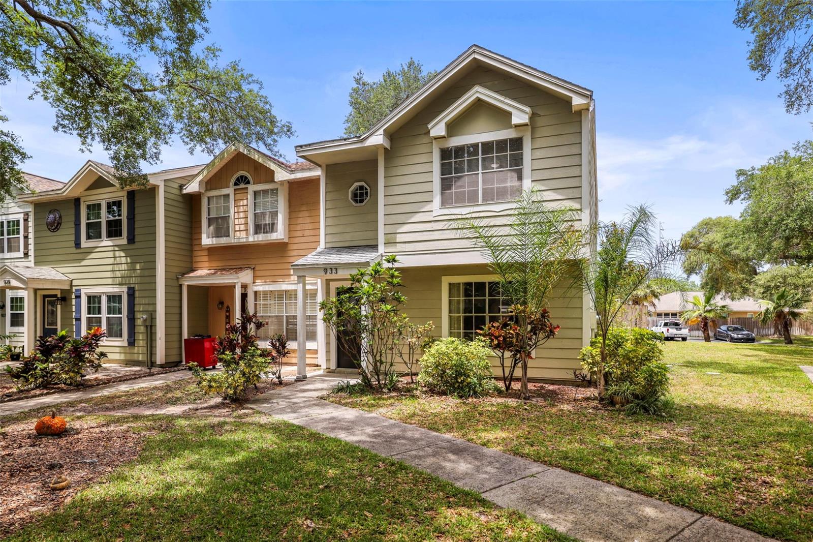 933 Hamilton Ct, FL