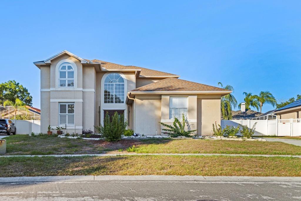 811 Sandcastle Cir, FL